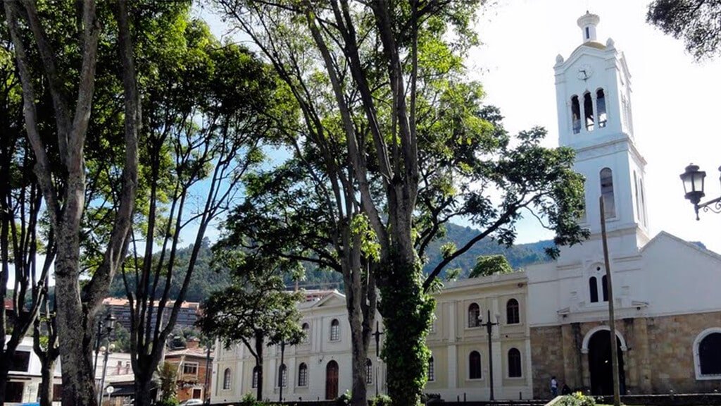 Usaquén un encuentro con la esencia cultural colombiana, lugar para admirar que mezcla sabores, colores y estilos en un solo lugar. - Rustiko