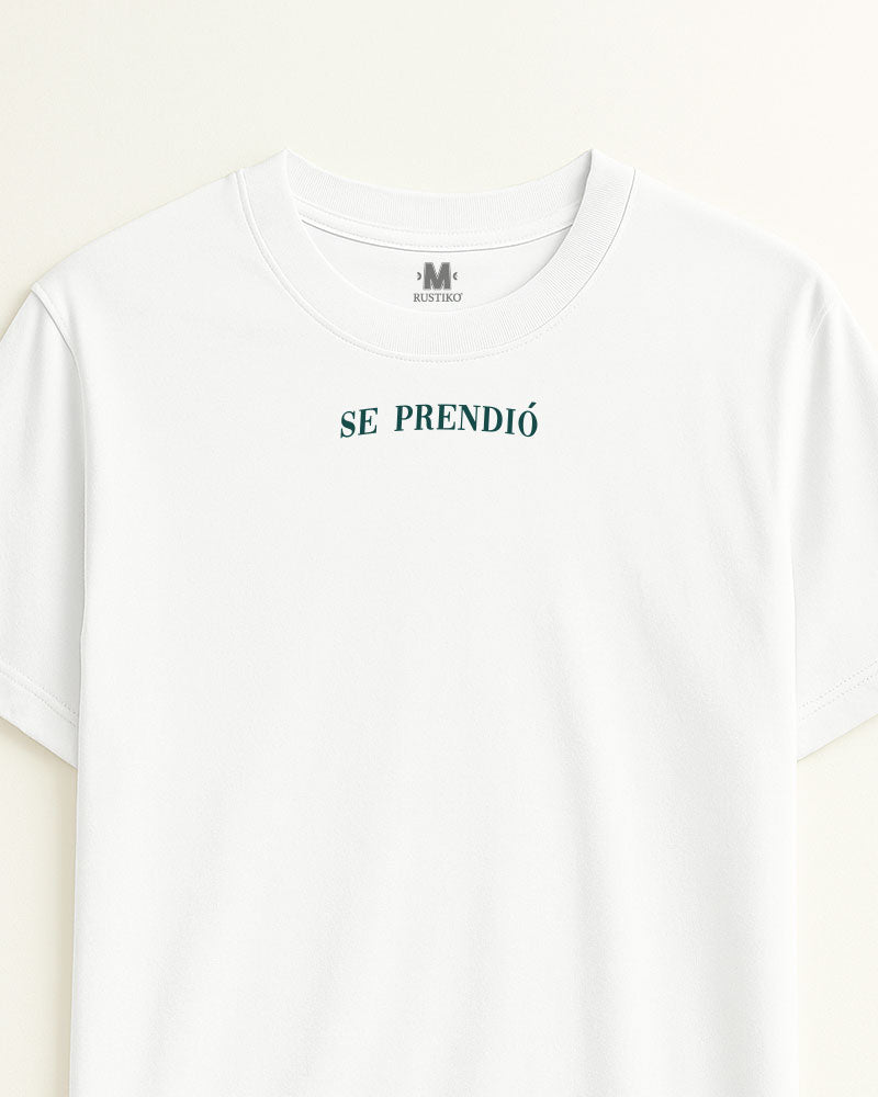 CAMISETA UNISEX 'SE PRENDIÓ ESTA M*DA' - ALGODÓN PEINADO PREMIUM - Rustiko
