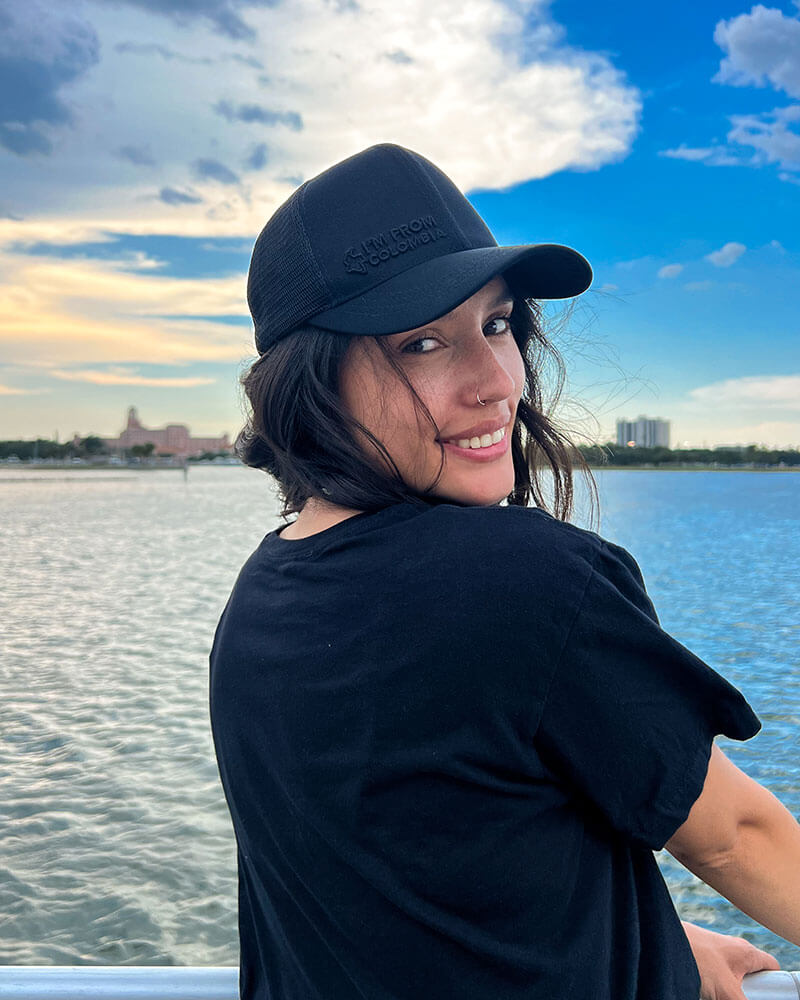 Gorra Trucker "I'm from Colombia" | Negra con Malla medida ajustable - Rustiko