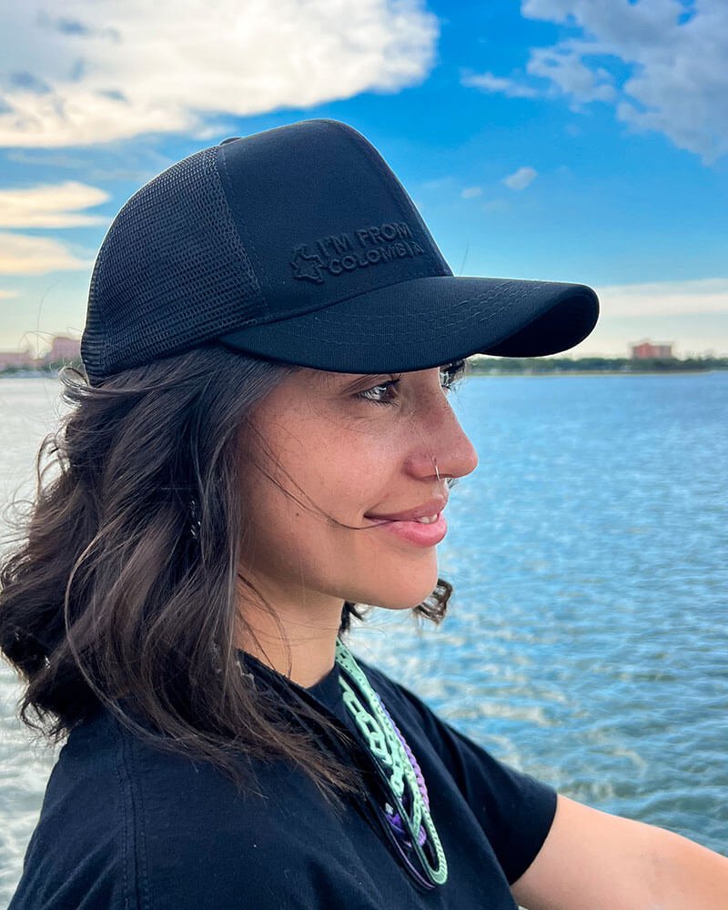 Gorra Trucker "I'm from Colombia" | Negra con Malla medida ajustable - Rustiko