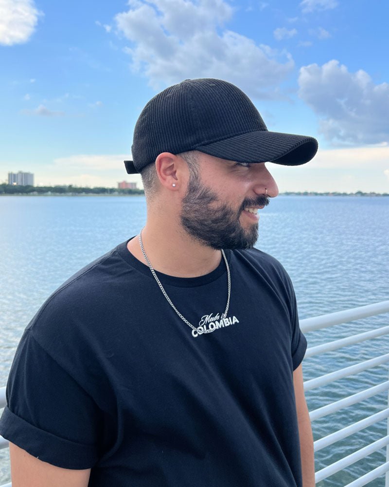 Made in Colombia | Gorra de Pana con Visera Redonda Color negro - Rustiko