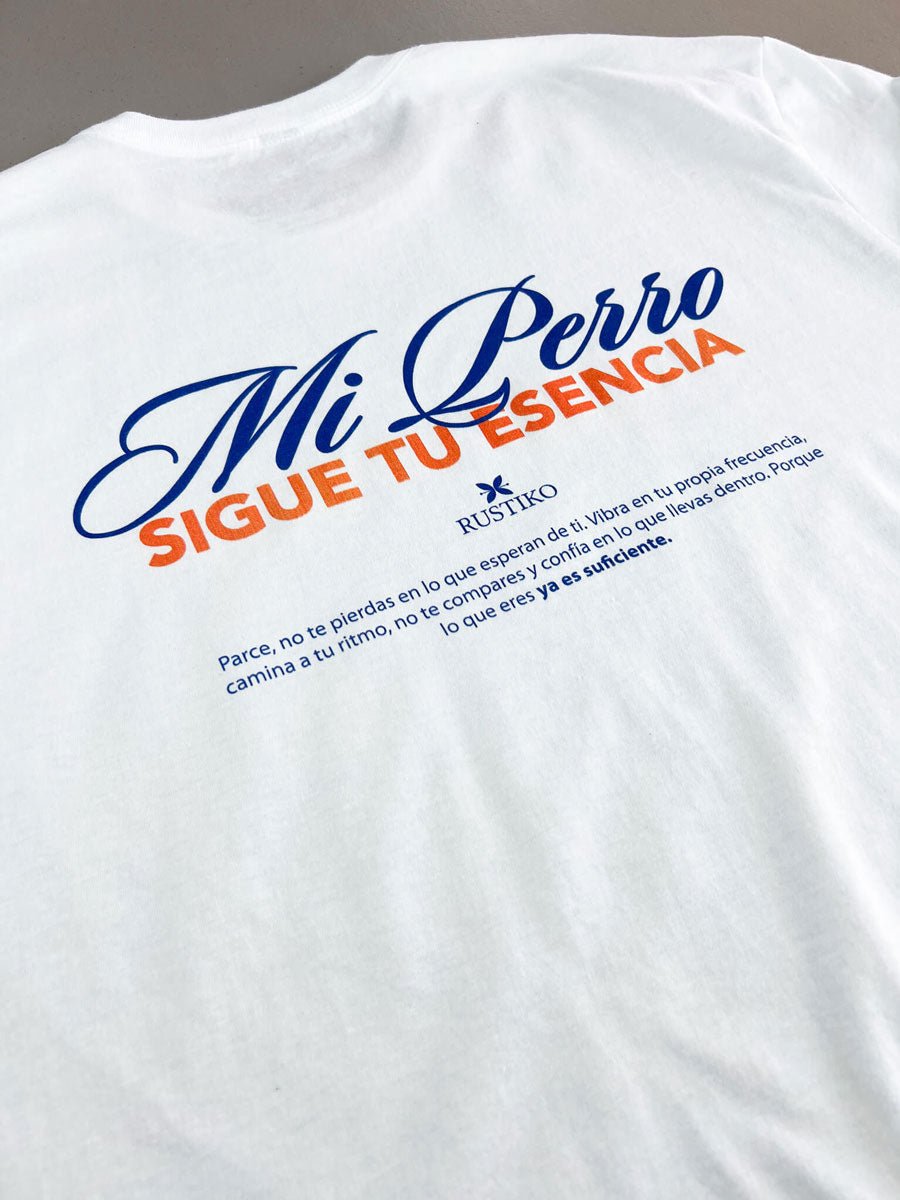 Mi perro Sigue tu esencia | Camiseta Unisex - Rustiko