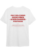 Camiseta Unisex Colombiana 'Solo Buenas Vibras y Dos Guaros' Blanco Premium