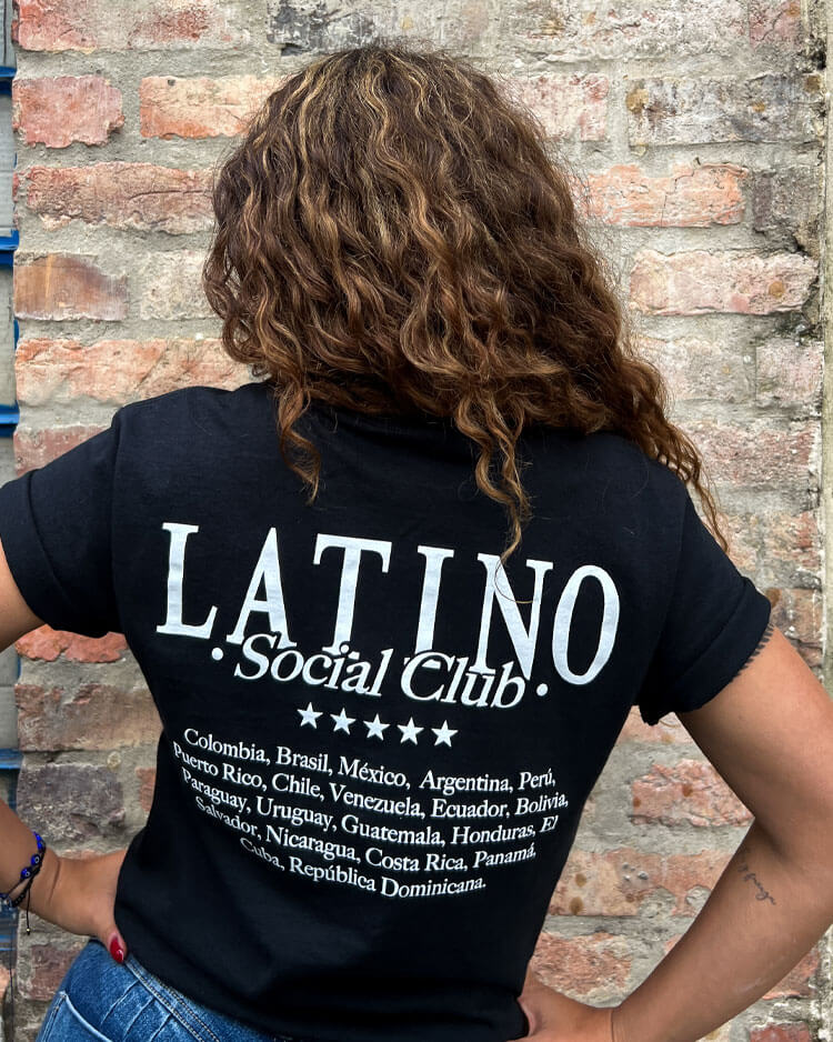 Latino Social Club "Relieve" | Camiseta Algodón Peinado Premium Unisex - Rustiko